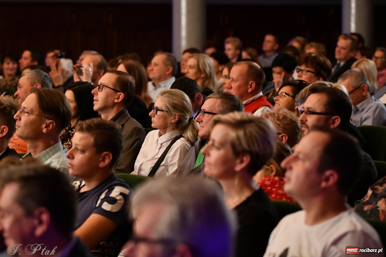 Zdjęcie w galerii na portalu naszraciborz.pl: Gospelowo na Dzień Edukacji Narodowej  wiadomości z regionu