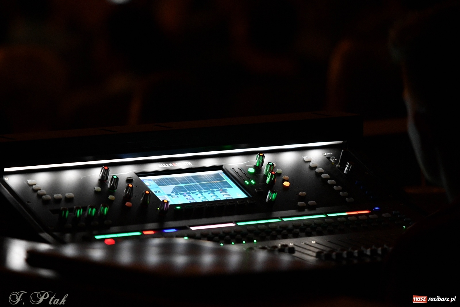 Zdjęcie w galerii na portalu naszraciborz.pl: Gospelowo na Dzień Edukacji Narodowej  wiadomości z regionu