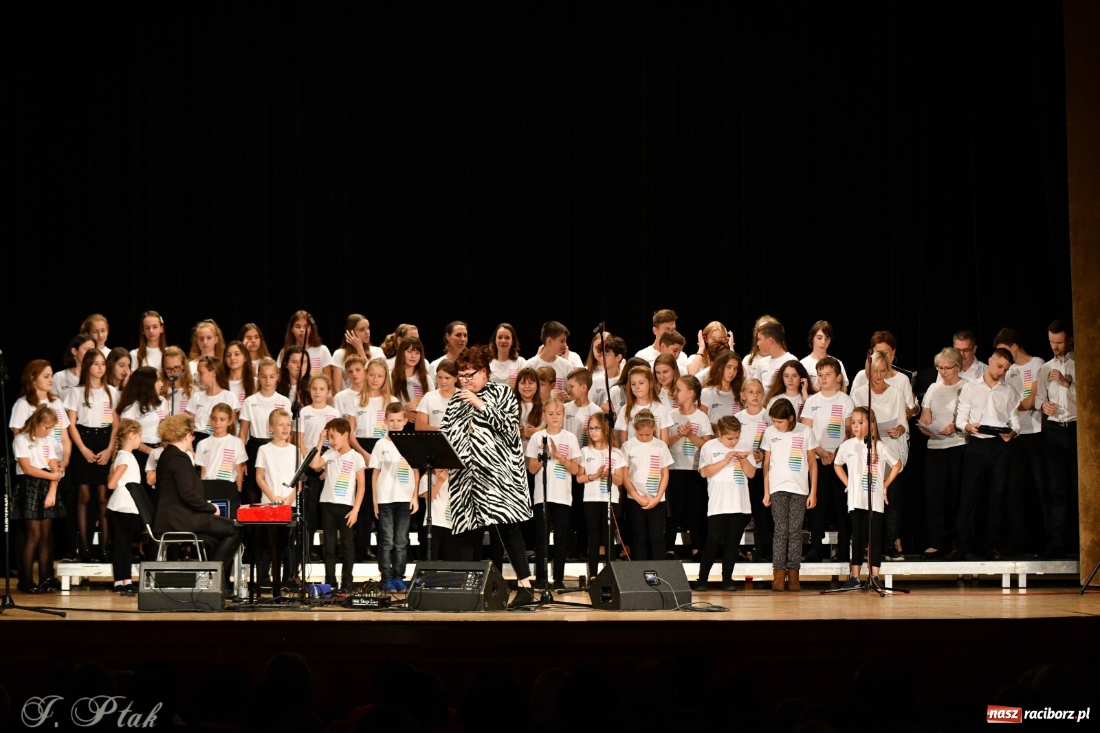 Zdjęcie w galerii na portalu naszraciborz.pl: Gospelowo na Dzień Edukacji Narodowej  wiadomości z regionu
