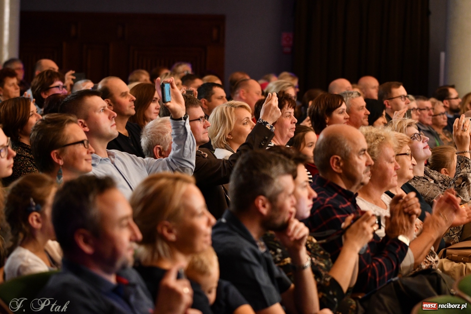 Zdjęcie w galerii na portalu naszraciborz.pl: Gospelowo na Dzień Edukacji Narodowej  wiadomości z regionu