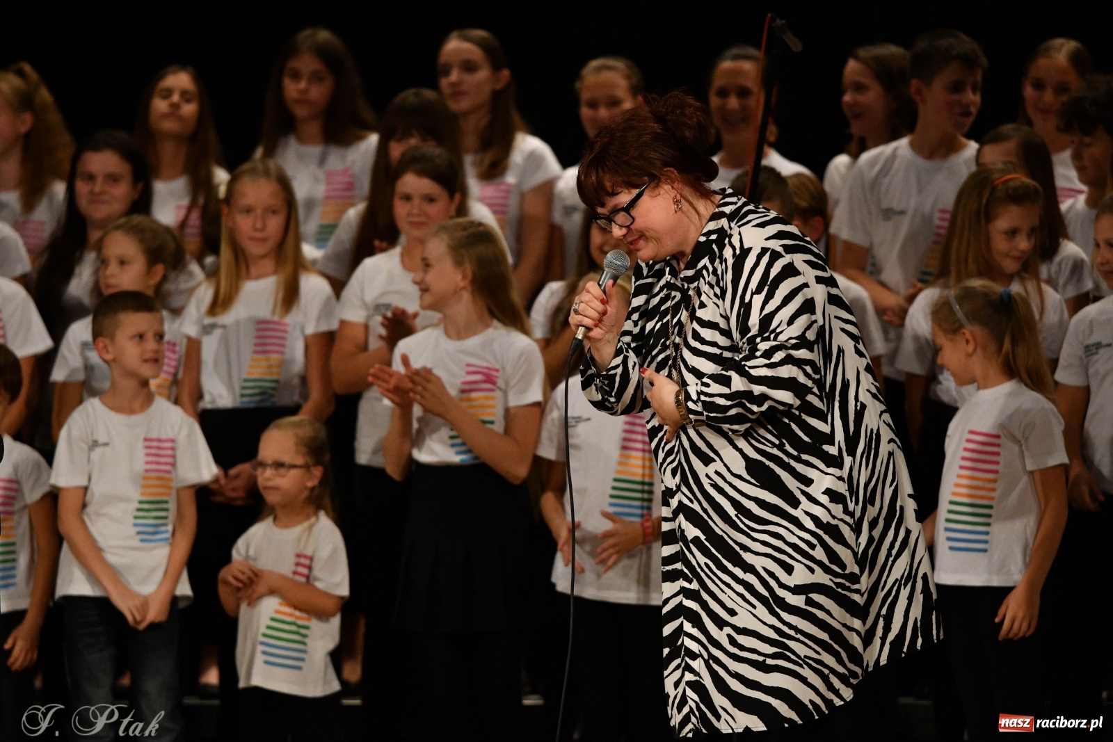 Zdjęcie w galerii na portalu naszraciborz.pl: Gospelowo na Dzień Edukacji Narodowej  wiadomości z regionu