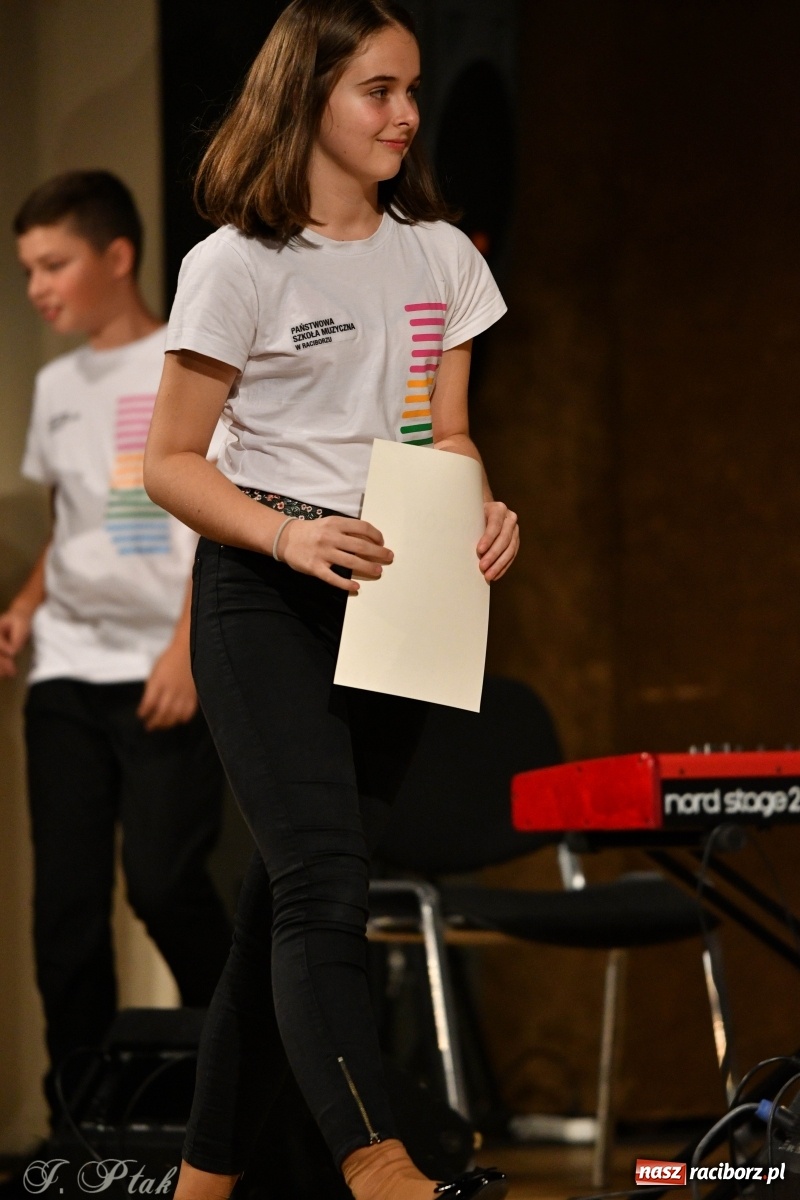 Zdjęcie w galerii na portalu naszraciborz.pl: Gospelowo na Dzień Edukacji Narodowej  wiadomości z regionu