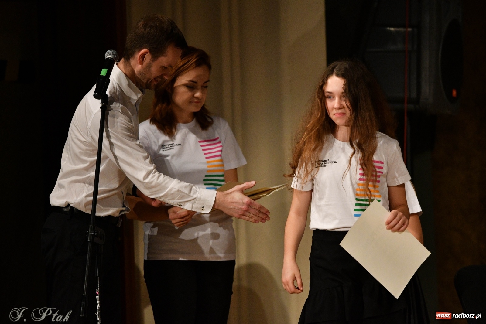 Zdjęcie w galerii na portalu naszraciborz.pl: Gospelowo na Dzień Edukacji Narodowej  wiadomości z regionu