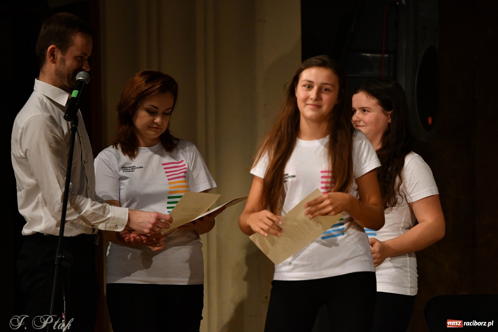 Zdjęcie w galerii na portalu naszraciborz.pl: Gospelowo na Dzień Edukacji Narodowej  wiadomości z regionu