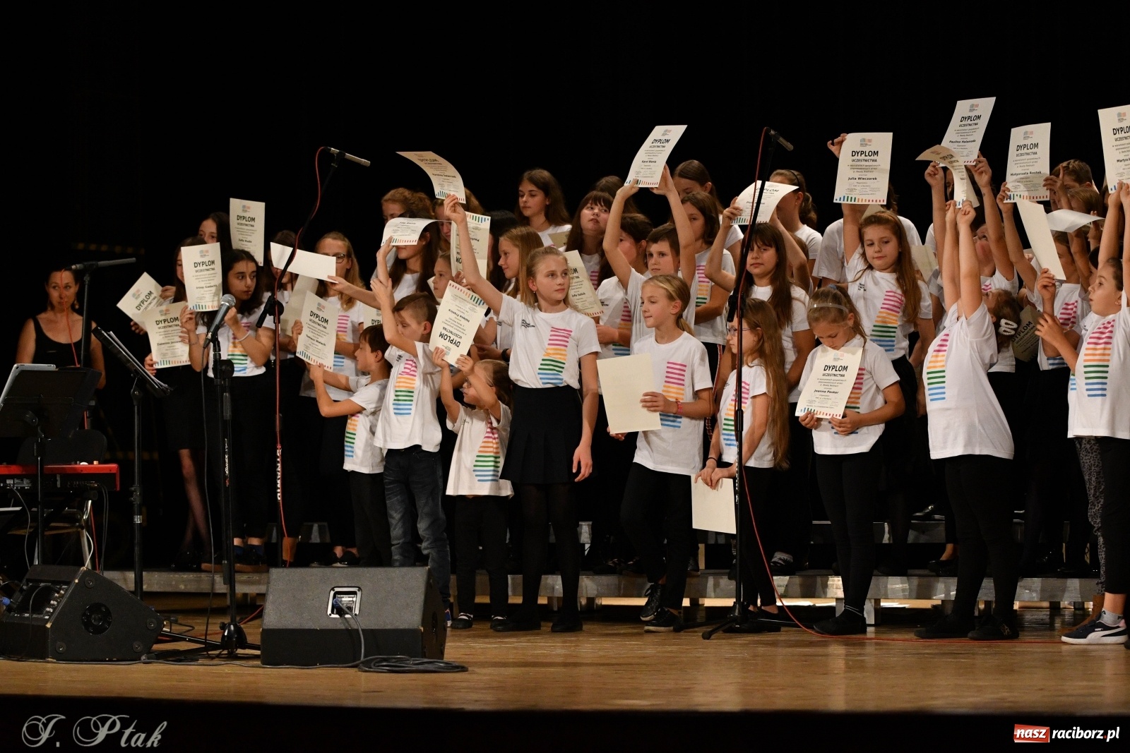 Zdjęcie w galerii na portalu naszraciborz.pl: Gospelowo na Dzień Edukacji Narodowej  wiadomości z regionu