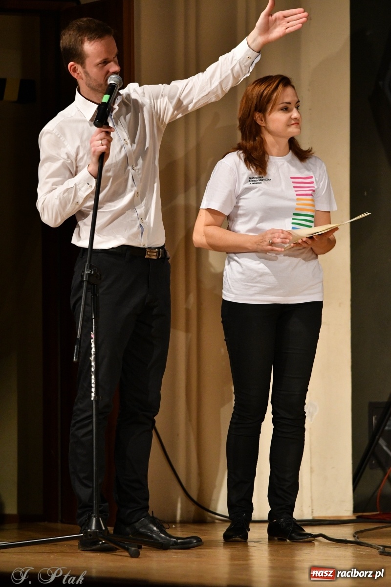 Zdjęcie w galerii na portalu naszraciborz.pl: Gospelowo na Dzień Edukacji Narodowej  wiadomości z regionu