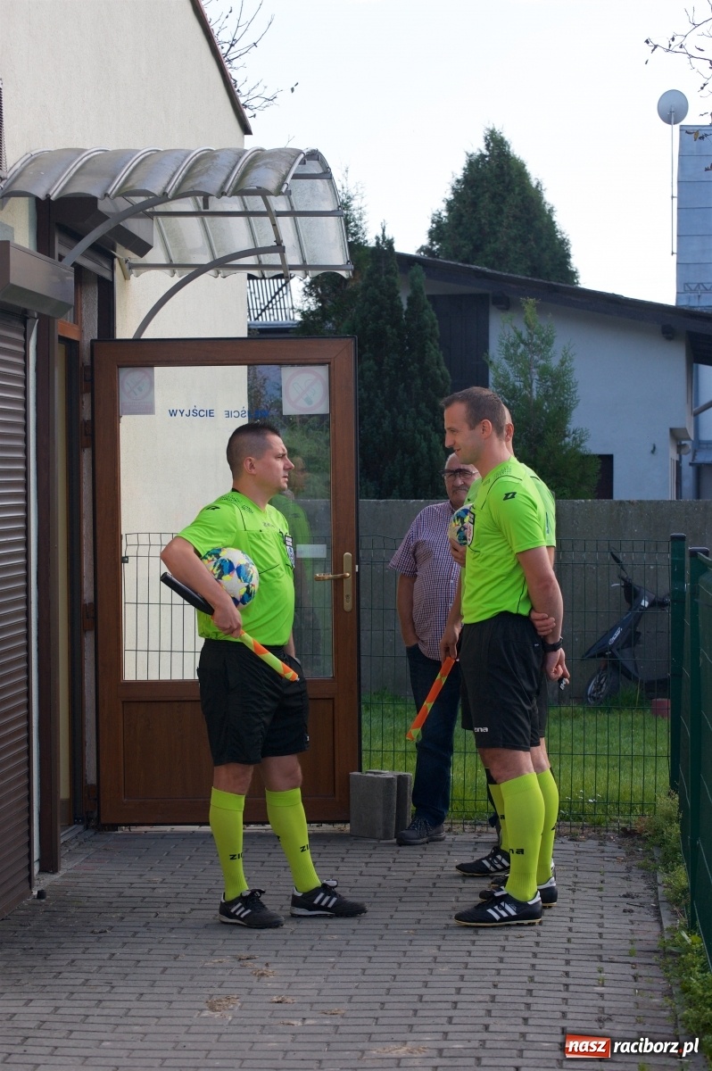 Zdjęcie w galerii na portalu naszraciborz.pl: Klasa okręgowa. Bez bramek w starciu beniaminków [FOTO] wiadomości z regionu