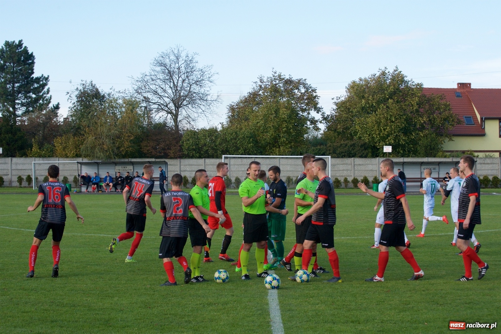 Zdjęcie w galerii na portalu naszraciborz.pl: Klasa okręgowa. Bez bramek w starciu beniaminków [FOTO] wiadomości z regionu