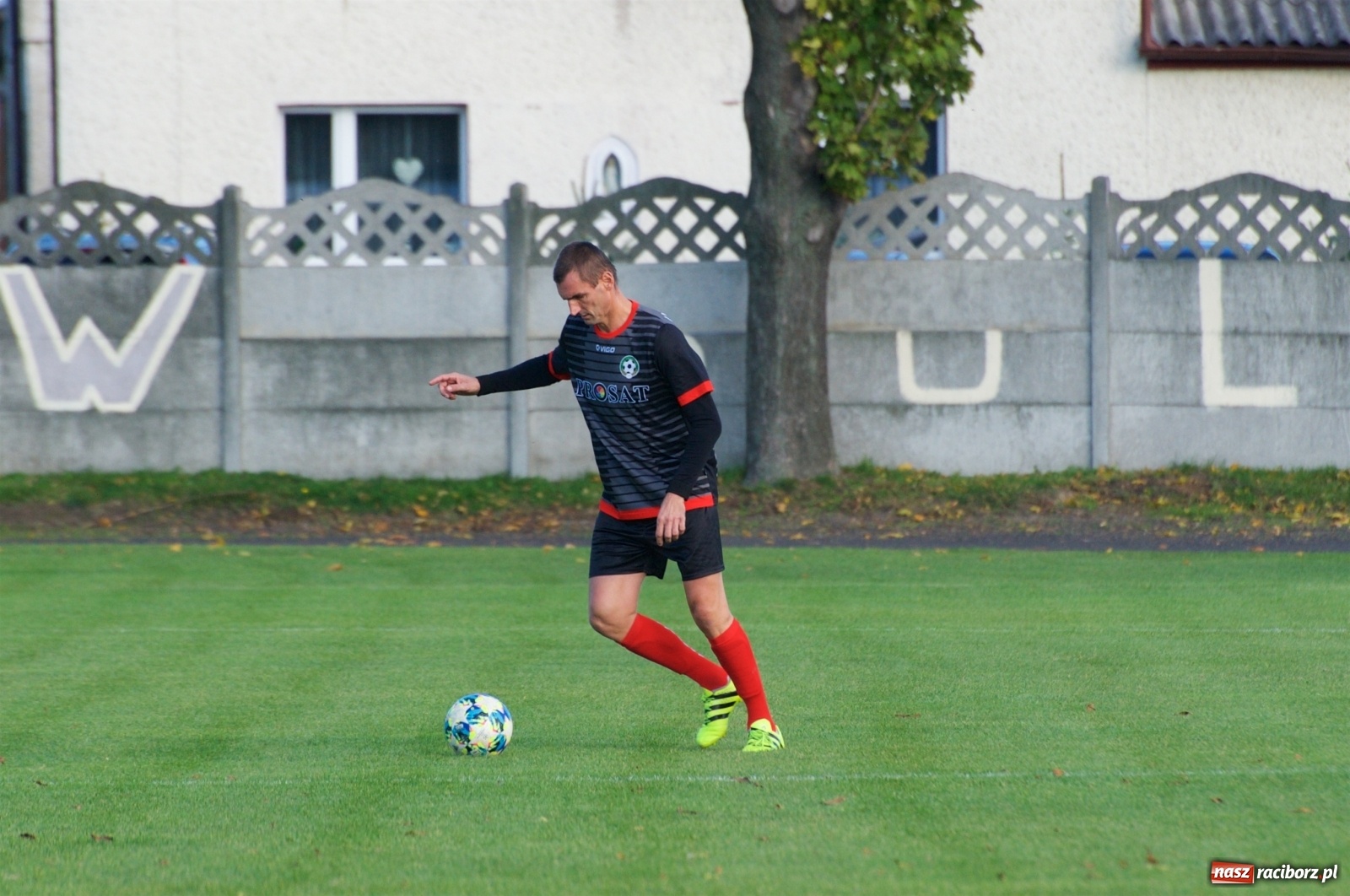 Zdjęcie w galerii na portalu naszraciborz.pl: Klasa okręgowa. Bez bramek w starciu beniaminków [FOTO] wiadomości z regionu