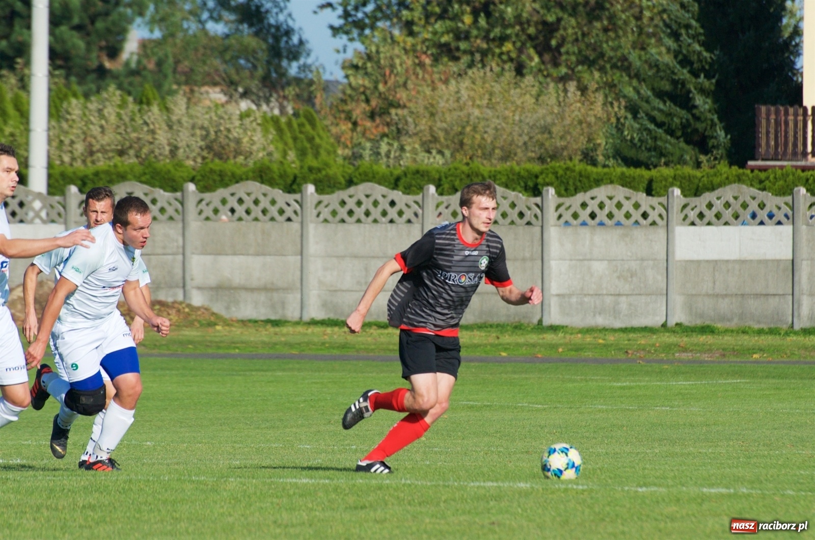 Zdjęcie w galerii na portalu naszraciborz.pl: Klasa okręgowa. Bez bramek w starciu beniaminków [FOTO] wiadomości z regionu