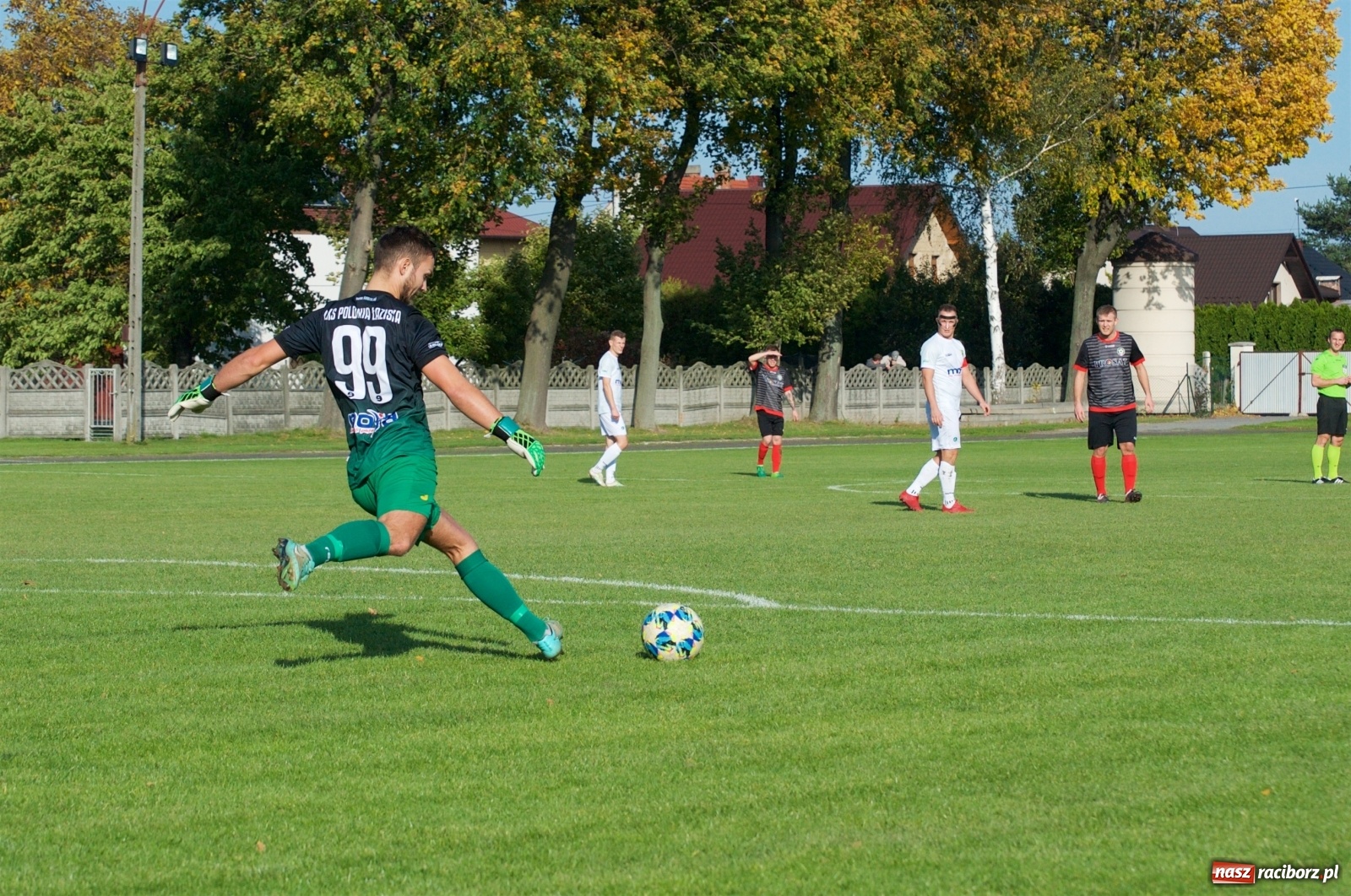 Zdjęcie w galerii na portalu naszraciborz.pl: Klasa okręgowa. Bez bramek w starciu beniaminków [FOTO] wiadomości z regionu