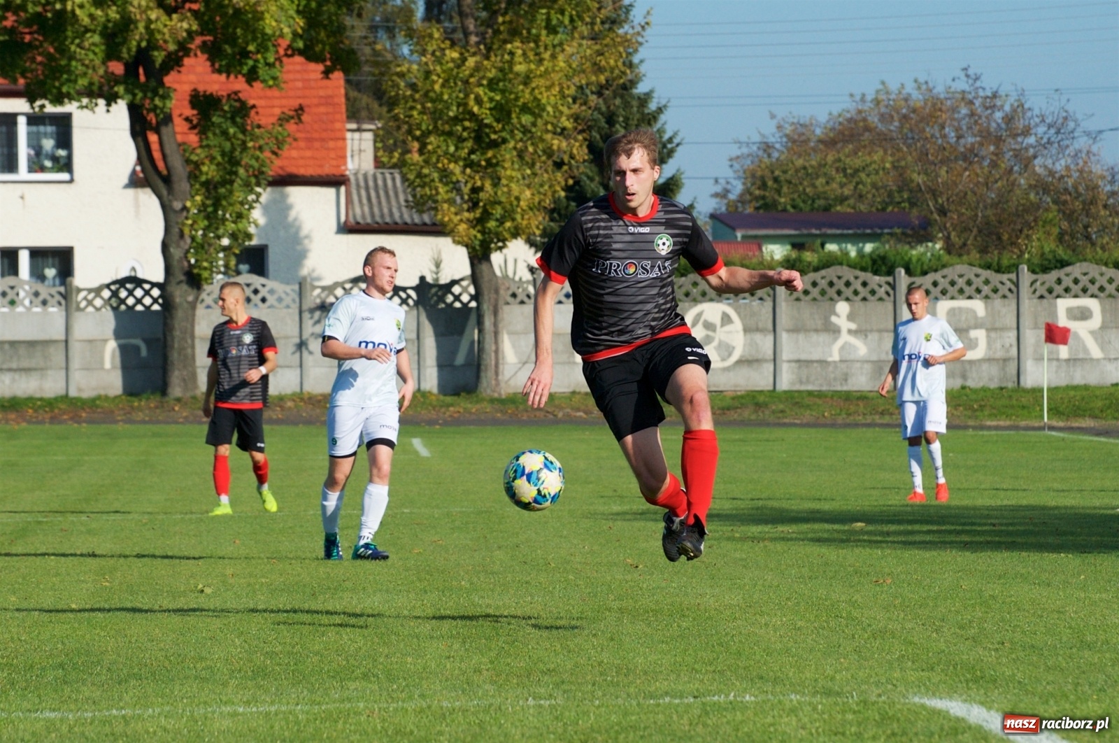 Zdjęcie w galerii na portalu naszraciborz.pl: Klasa okręgowa. Bez bramek w starciu beniaminków [FOTO] wiadomości z regionu