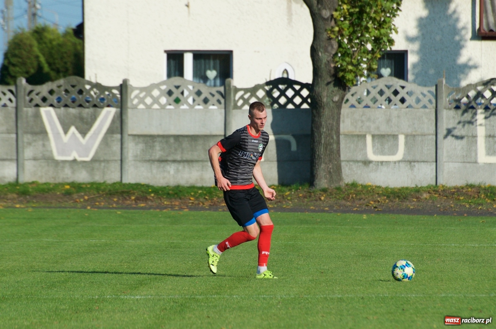 Zdjęcie w galerii na portalu naszraciborz.pl: Klasa okręgowa. Bez bramek w starciu beniaminków [FOTO] wiadomości z regionu