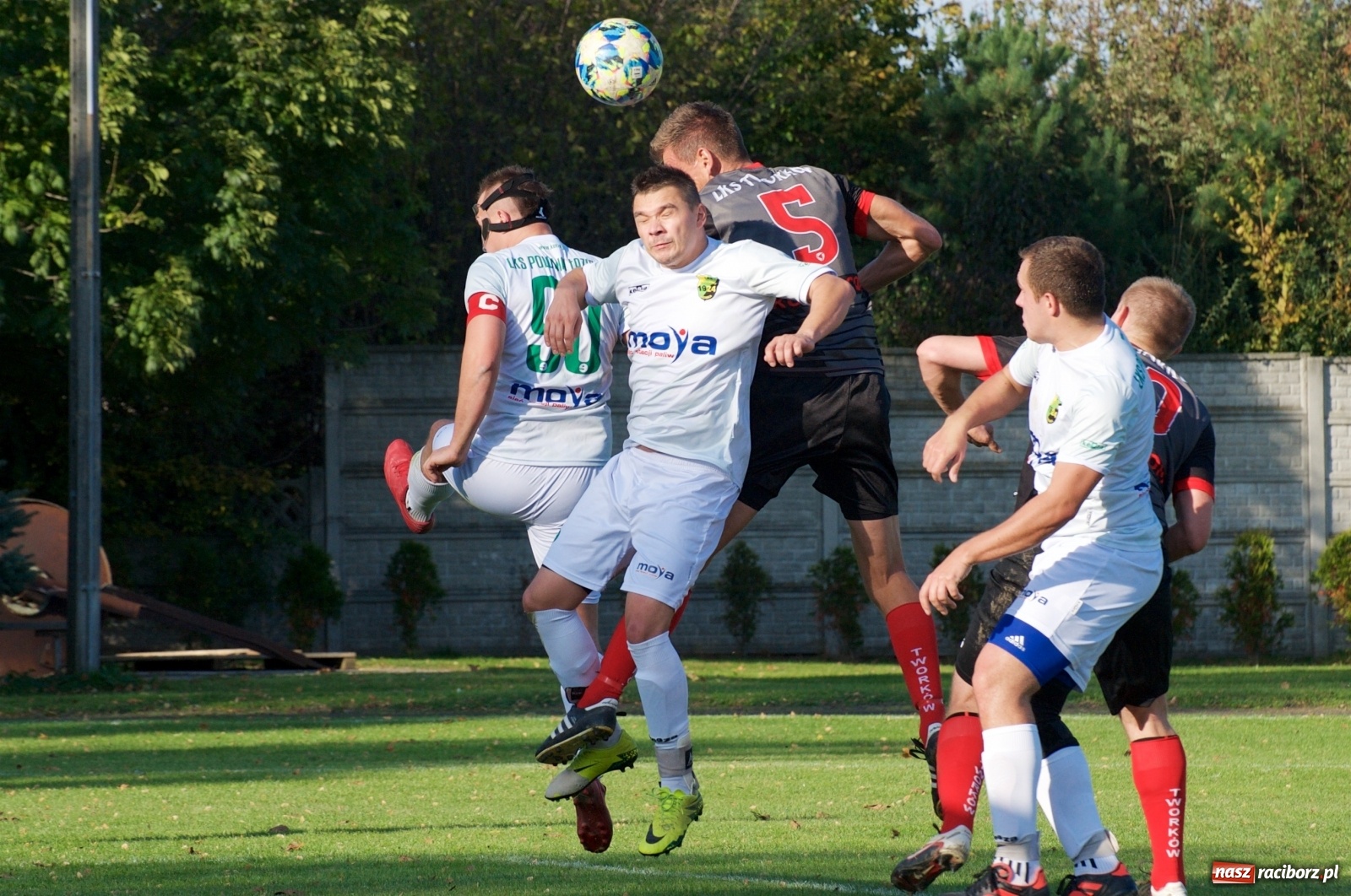 Zdjęcie w galerii na portalu naszraciborz.pl: Klasa okręgowa. Bez bramek w starciu beniaminków [FOTO] wiadomości z regionu