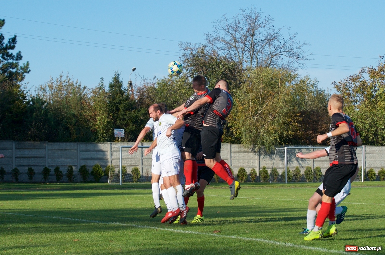 Zdjęcie w galerii na portalu naszraciborz.pl: Klasa okręgowa. Bez bramek w starciu beniaminków [FOTO] wiadomości z regionu
