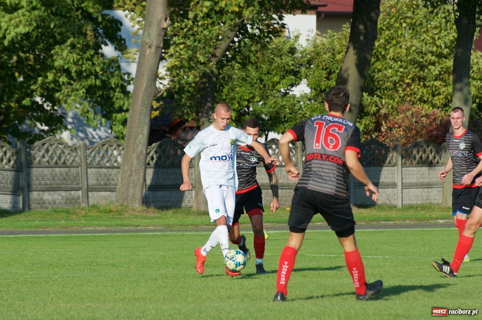 Zdjęcie w galerii na portalu naszraciborz.pl: Klasa okręgowa. Bez bramek w starciu beniaminków [FOTO] wiadomości z regionu