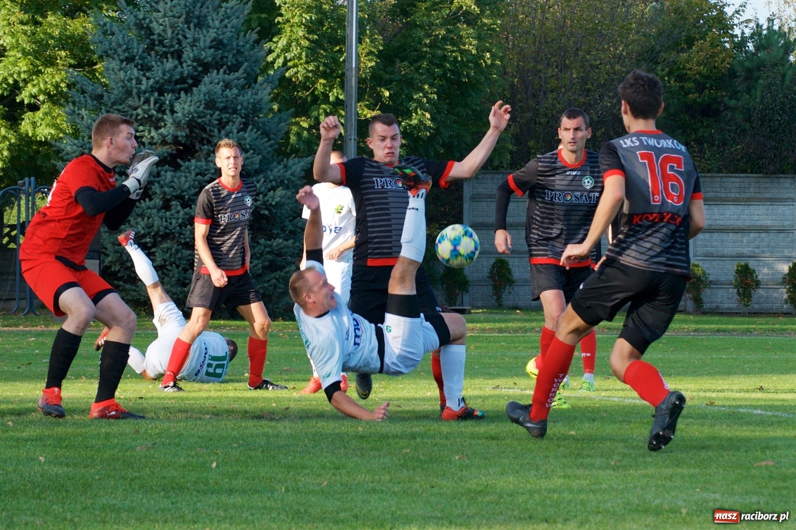 Zdjęcie w galerii na portalu naszraciborz.pl: Klasa okręgowa. Bez bramek w starciu beniaminków [FOTO] wiadomości z regionu