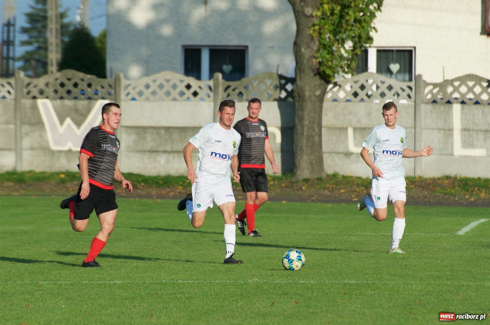 Zdjęcie w galerii na portalu naszraciborz.pl: Klasa okręgowa. Bez bramek w starciu beniaminków [FOTO] wiadomości z regionu