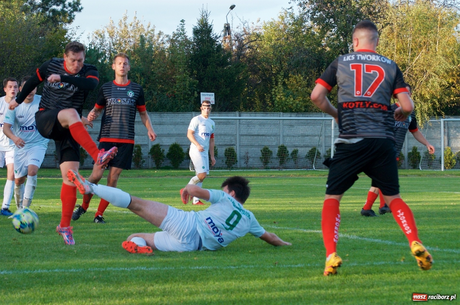 Zdjęcie w galerii na portalu naszraciborz.pl: Klasa okręgowa. Bez bramek w starciu beniaminków [FOTO] wiadomości z regionu