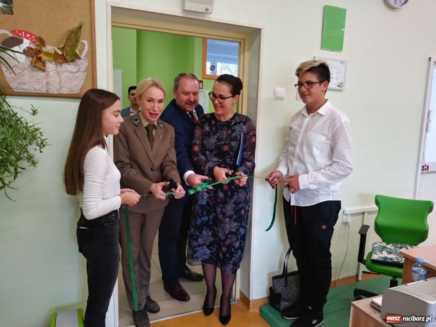 Zdjęcie w galerii na portalu naszraciborz.pl: W kuźniańskiej podstawówce powstała Zielona Pracownia wiadomości z regionu