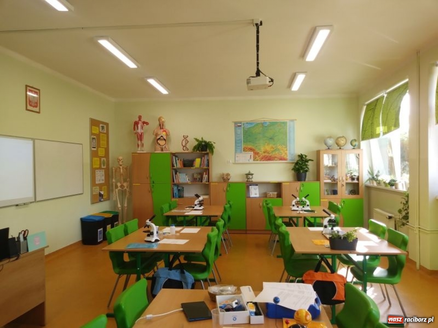 Zdjęcie w galerii na portalu naszraciborz.pl: W kuźniańskiej podstawówce powstała Zielona Pracownia wiadomości z regionu