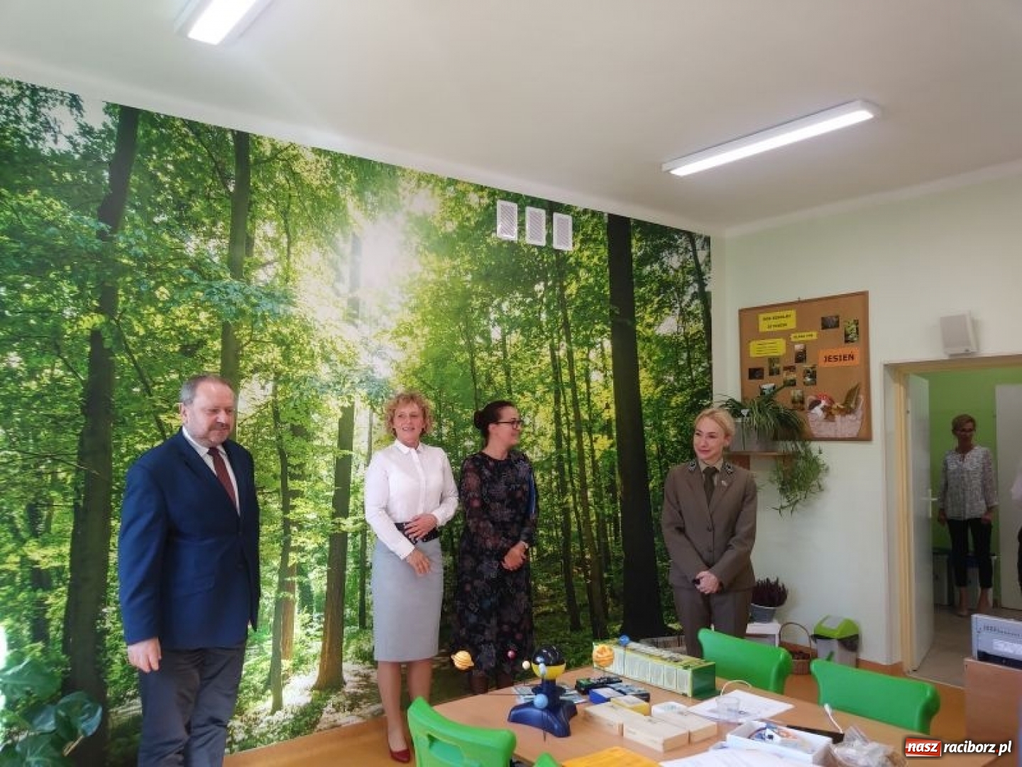 Zdjęcie w galerii na portalu naszraciborz.pl: W kuźniańskiej podstawówce powstała Zielona Pracownia wiadomości z regionu