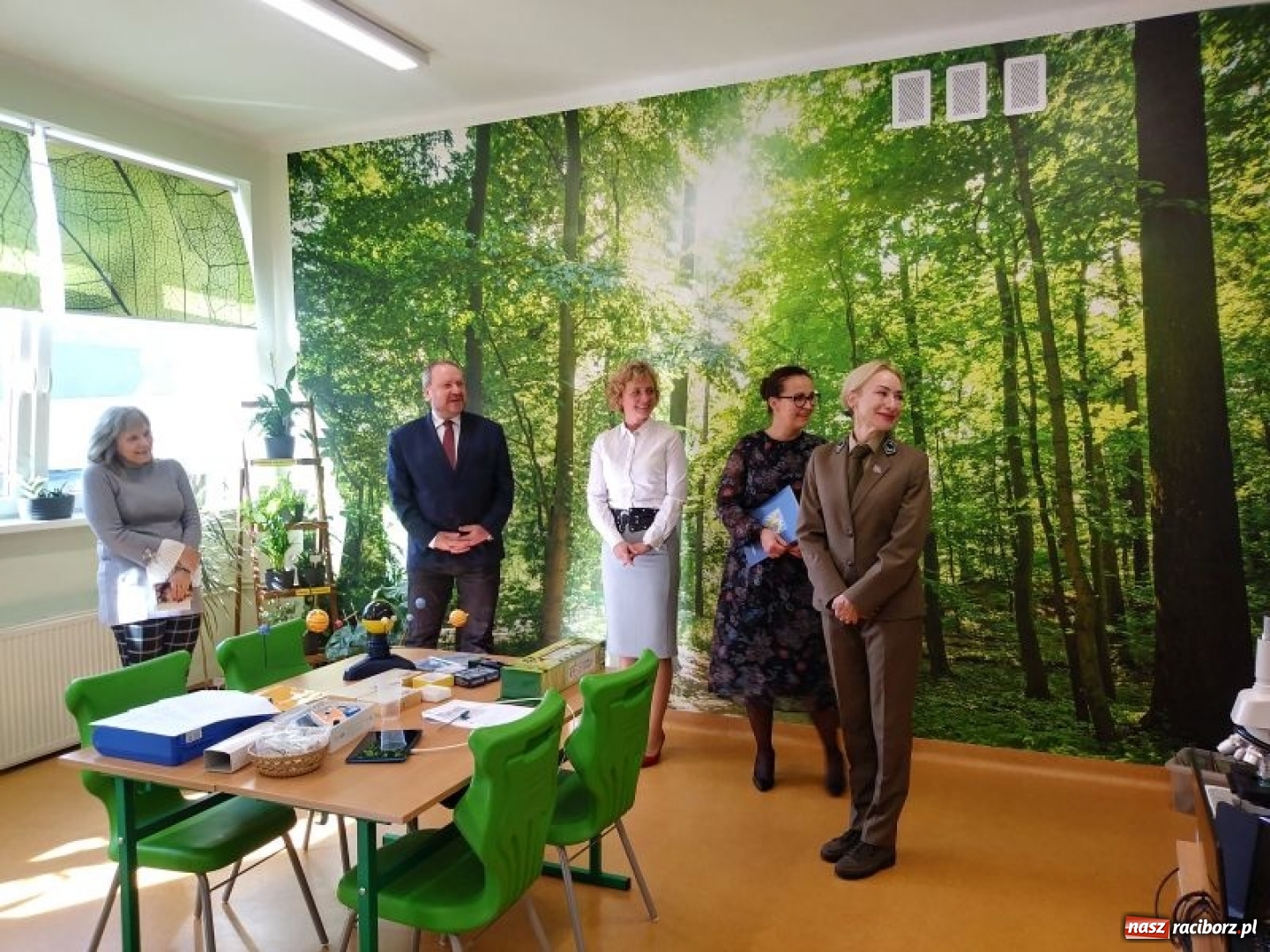 Zdjęcie w galerii na portalu naszraciborz.pl: W kuźniańskiej podstawówce powstała Zielona Pracownia wiadomości z regionu