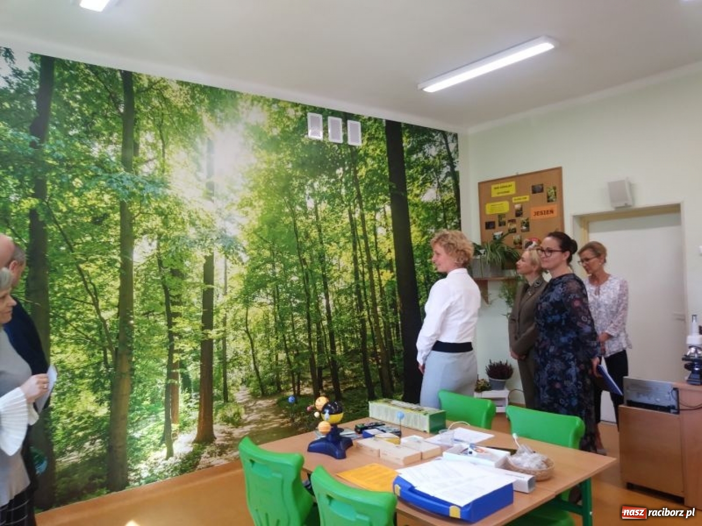 Zdjęcie w galerii na portalu naszraciborz.pl: W kuźniańskiej podstawówce powstała Zielona Pracownia wiadomości z regionu