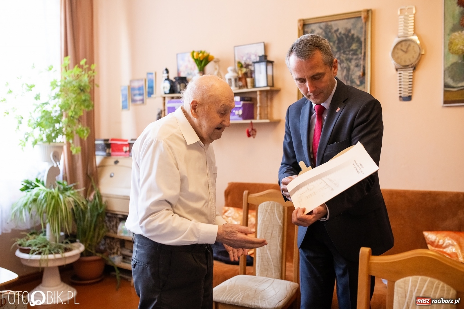 Zdjęcie w galerii na portalu naszraciborz.pl: Stulatek Paweł Kołek z Raciborza odebrał gratulacje od prezydenta wiadomości z regionu