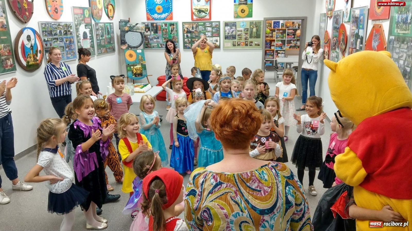 Zdjęcie w galerii na portalu naszraciborz.pl: Urodziny Kubusia Puchatka w raciborskiej bibliotece  wiadomości z regionu