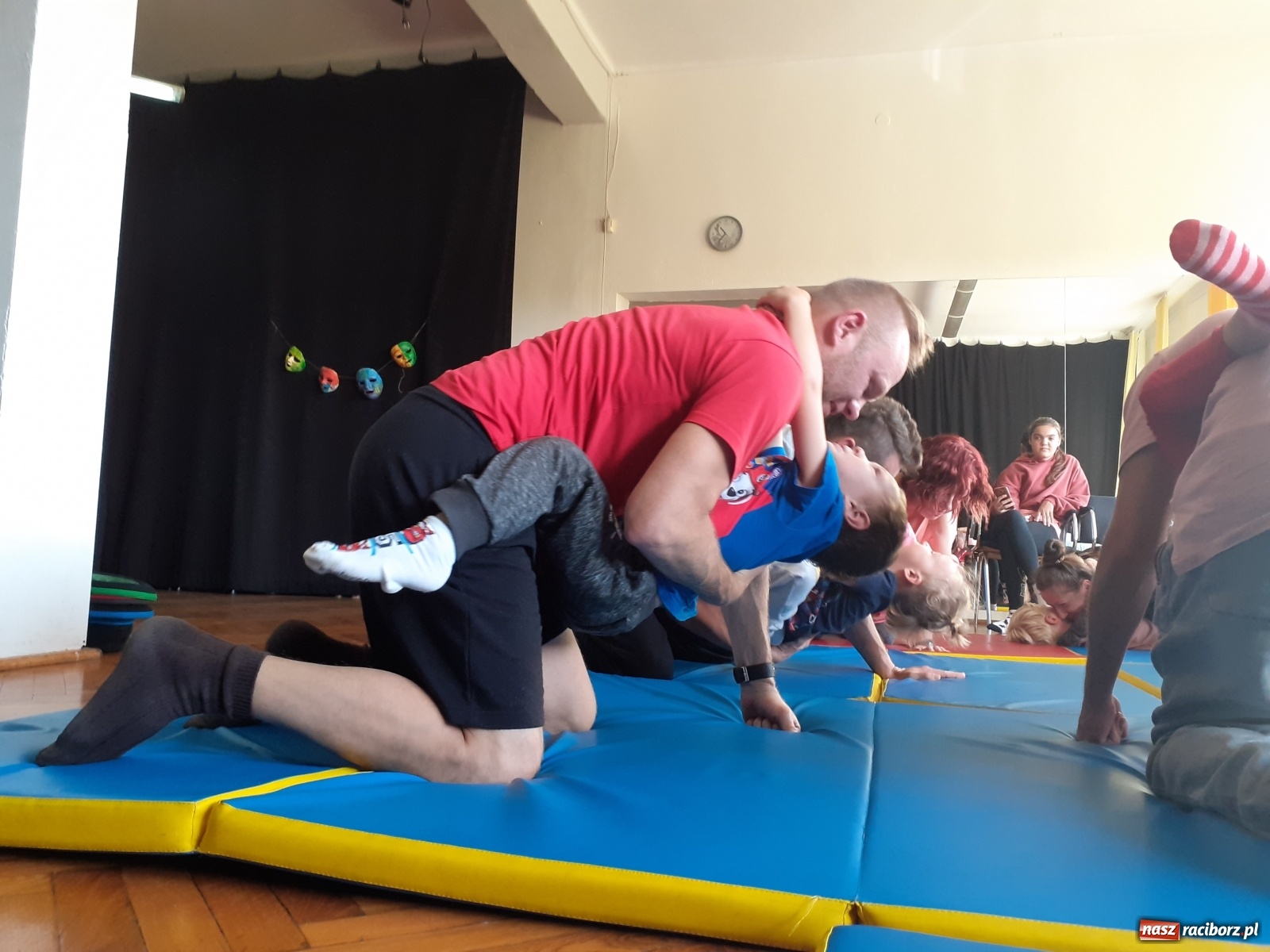 Zdjęcie w galerii na portalu naszraciborz.pl: Aktywna sobota w Nędzy. Zajęcia z cyrkomotoryki w GCK wiadomości z regionu