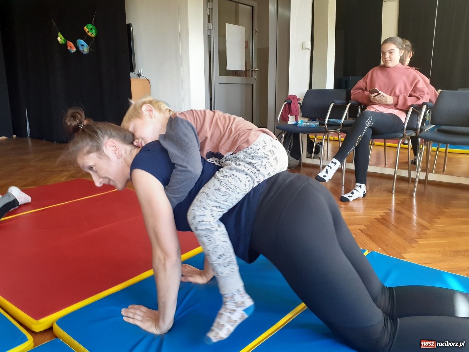 Zdjęcie w galerii na portalu naszraciborz.pl: Aktywna sobota w Nędzy. Zajęcia z cyrkomotoryki w GCK wiadomości z regionu