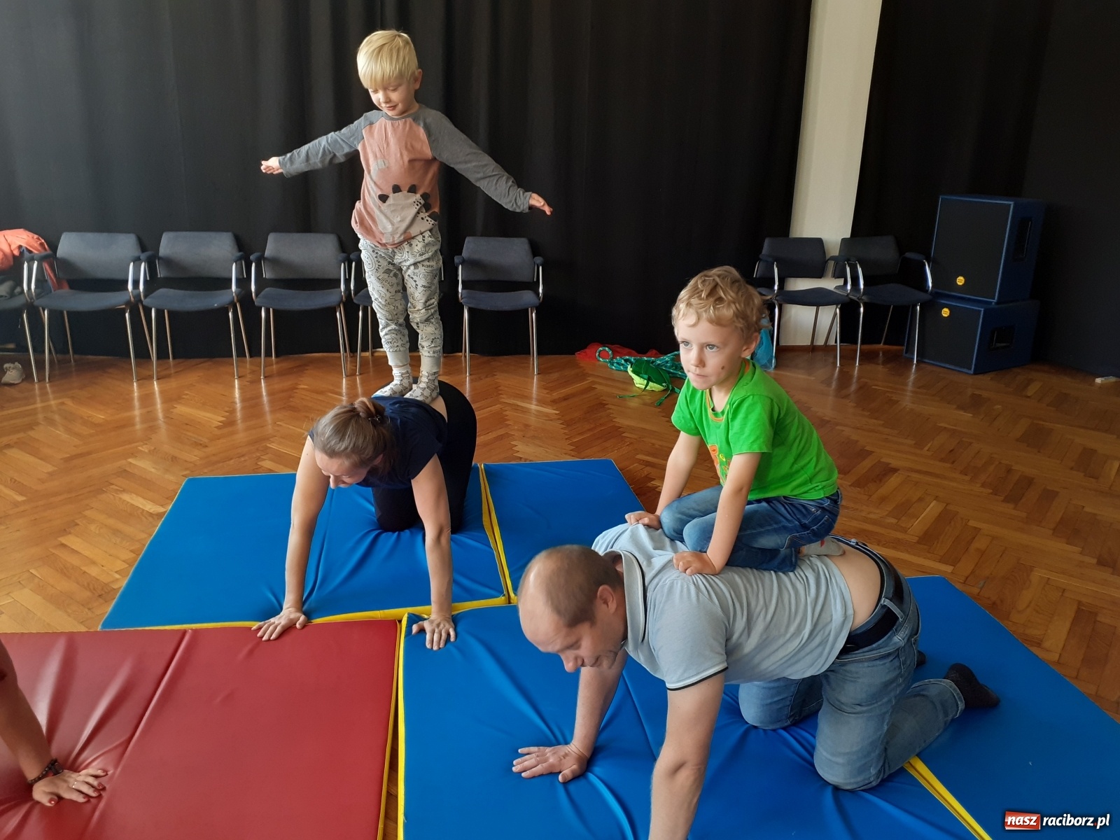 Zdjęcie w galerii na portalu naszraciborz.pl: Aktywna sobota w Nędzy. Zajęcia z cyrkomotoryki w GCK wiadomości z regionu