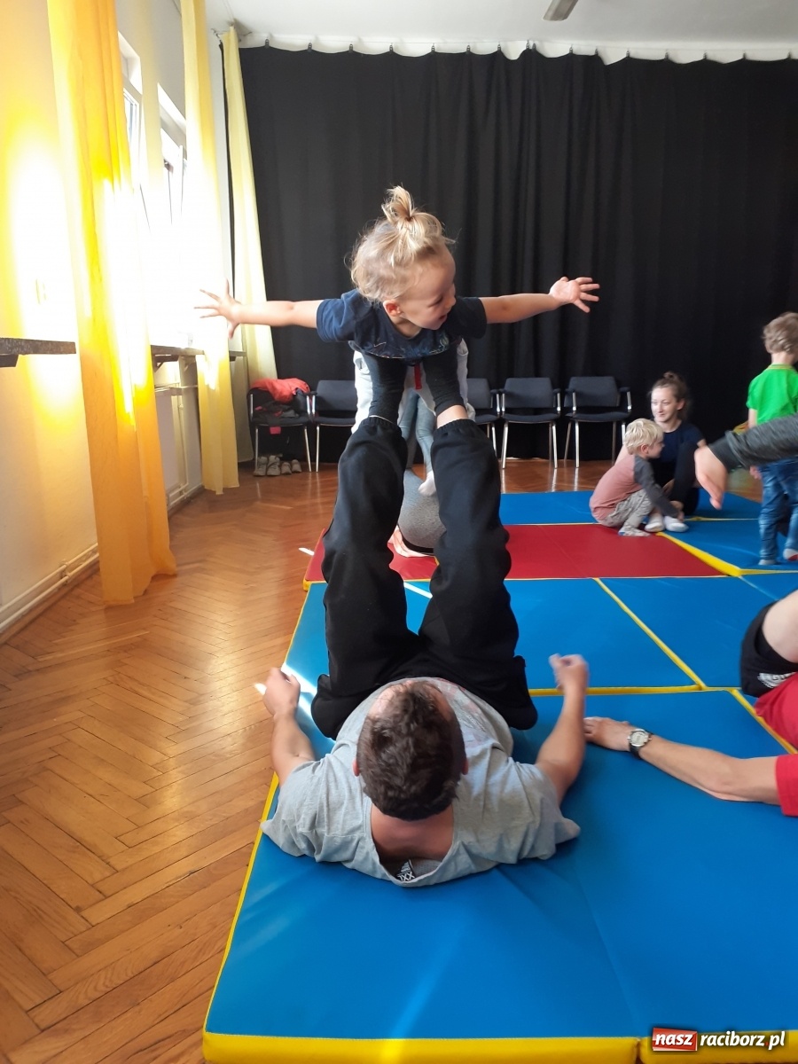 Zdjęcie w galerii na portalu naszraciborz.pl: Aktywna sobota w Nędzy. Zajęcia z cyrkomotoryki w GCK wiadomości z regionu