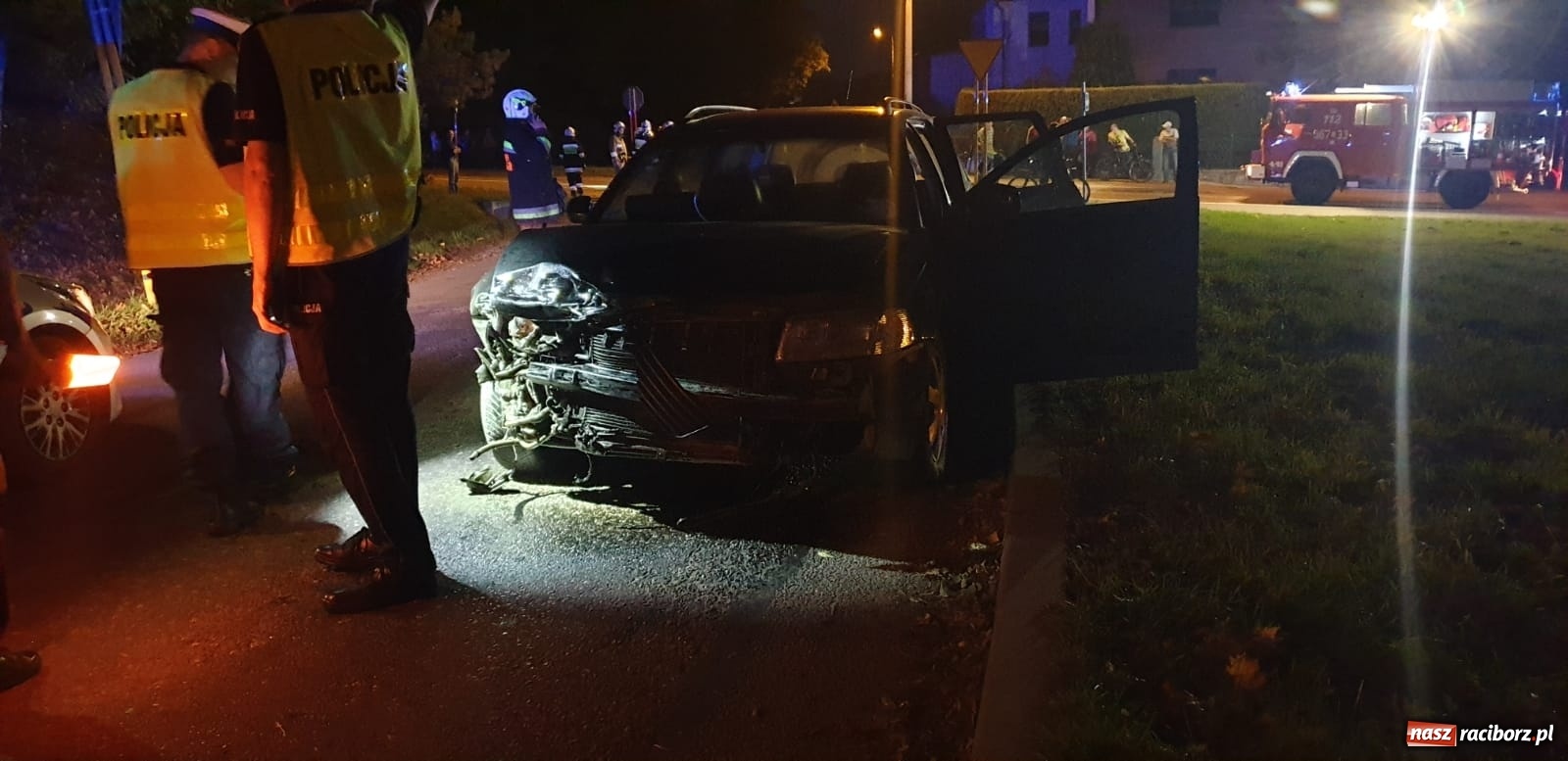 Zdjęcie w galerii na portalu naszraciborz.pl: Zderzenie dwóch volkswagenów w Pawłowie [FOTO] wiadomości z regionu