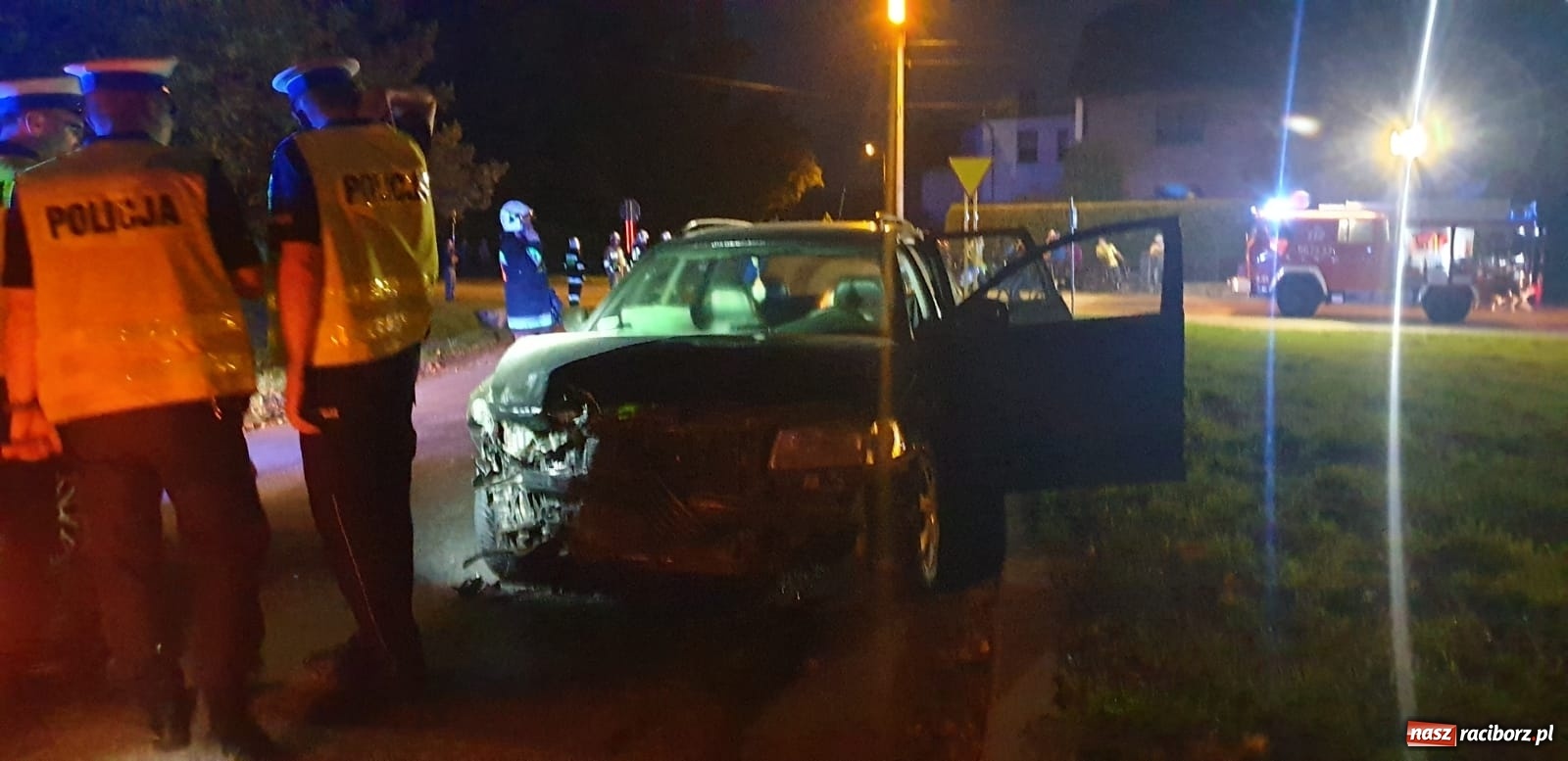 Zdjęcie w galerii na portalu naszraciborz.pl: Zderzenie dwóch volkswagenów w Pawłowie [FOTO] wiadomości z regionu