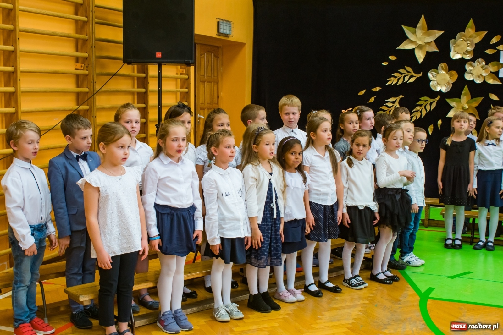 Zdjęcie w galerii na portalu naszraciborz.pl: Pierwszoklasiści dołączyli do grona uczniów SP 13 [FOTO i WIDEO] wiadomości z regionu