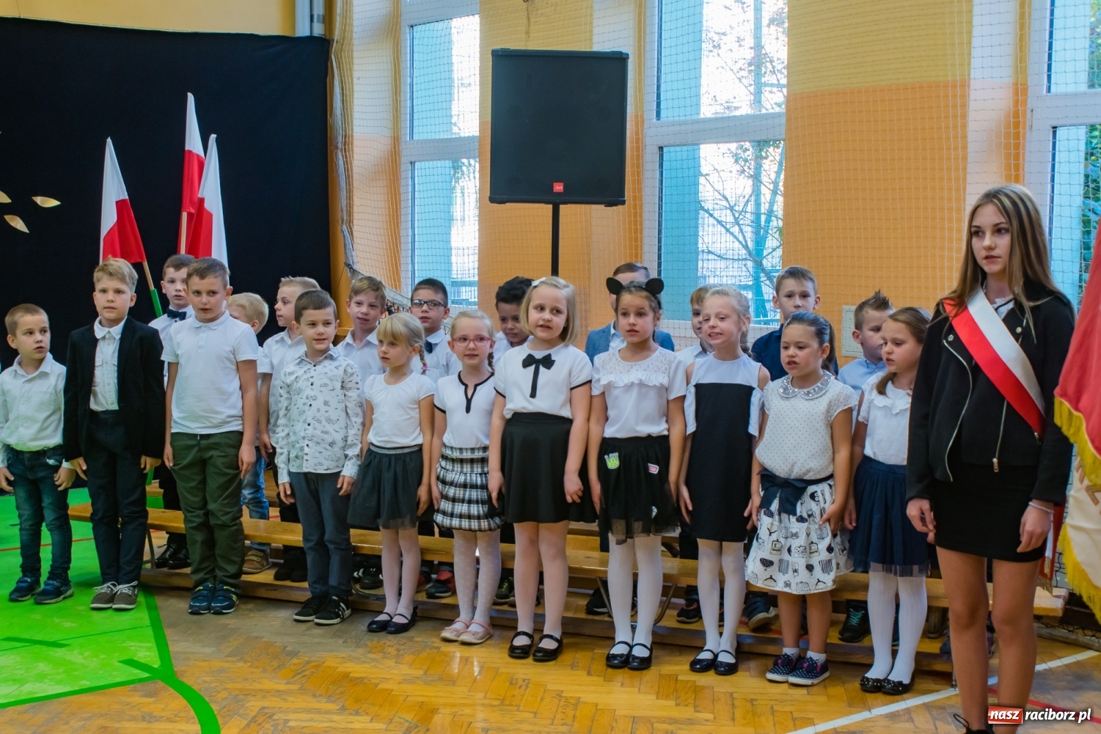 Zdjęcie w galerii na portalu naszraciborz.pl: Pierwszoklasiści dołączyli do grona uczniów SP 13 [FOTO i WIDEO] wiadomości z regionu