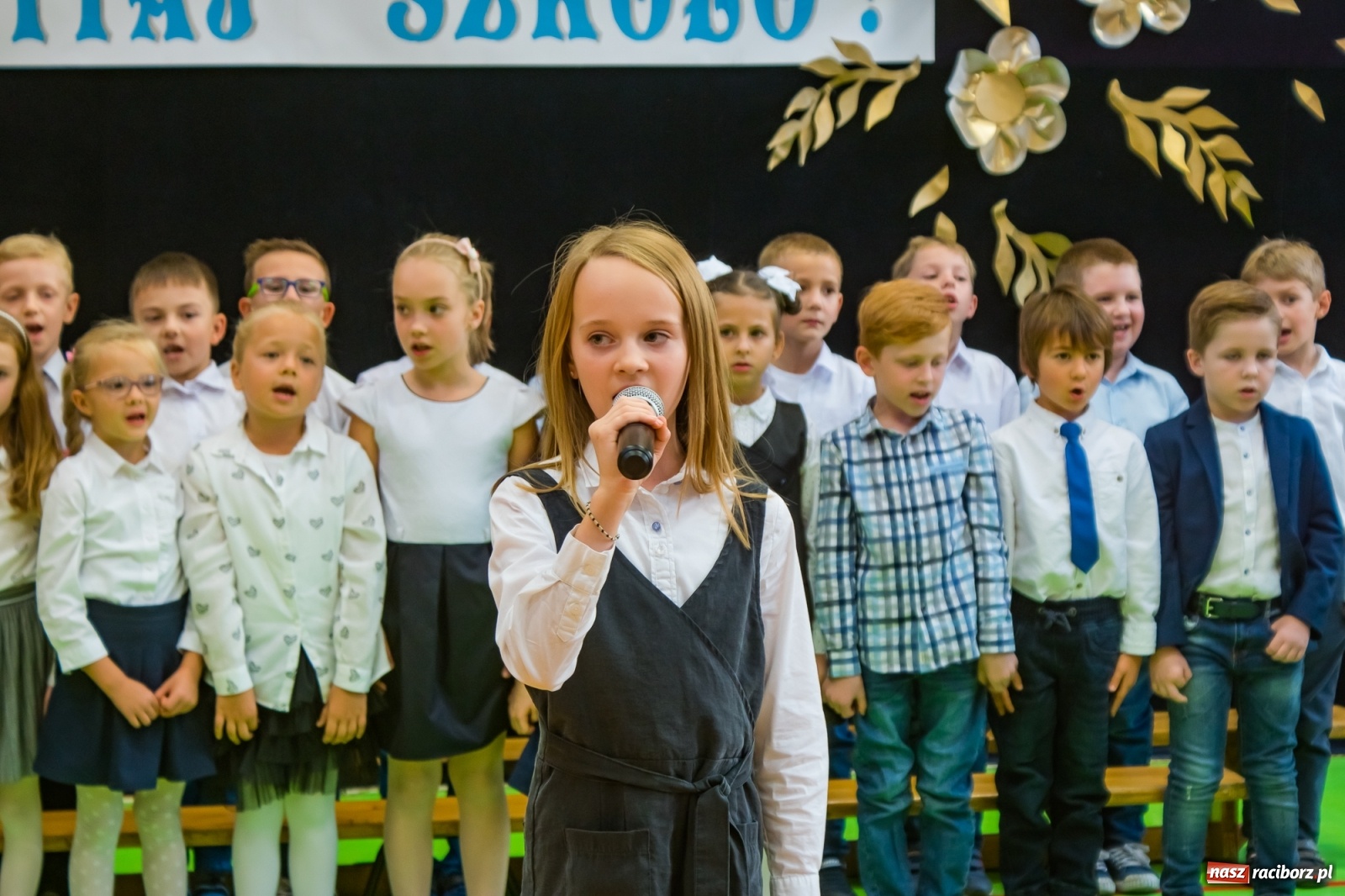 Zdjęcie w galerii na portalu naszraciborz.pl: Pierwszoklasiści dołączyli do grona uczniów SP 13 [FOTO i WIDEO] wiadomości z regionu