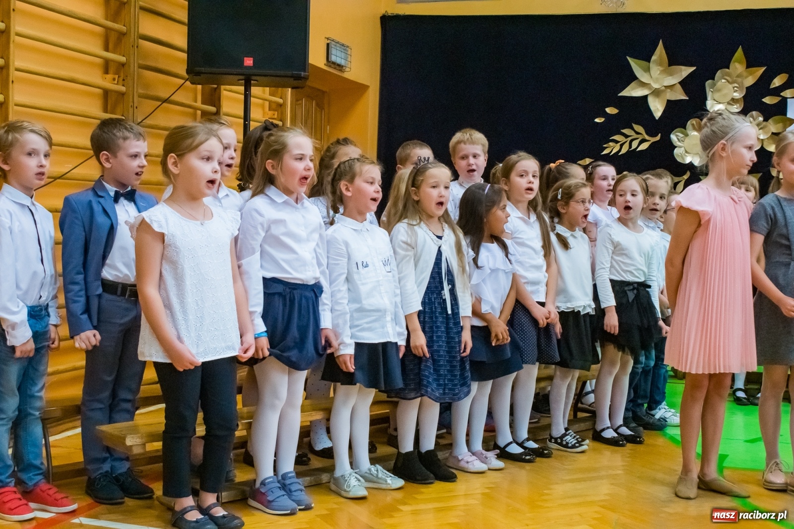 Zdjęcie w galerii na portalu naszraciborz.pl: Pierwszoklasiści dołączyli do grona uczniów SP 13 [FOTO i WIDEO] wiadomości z regionu