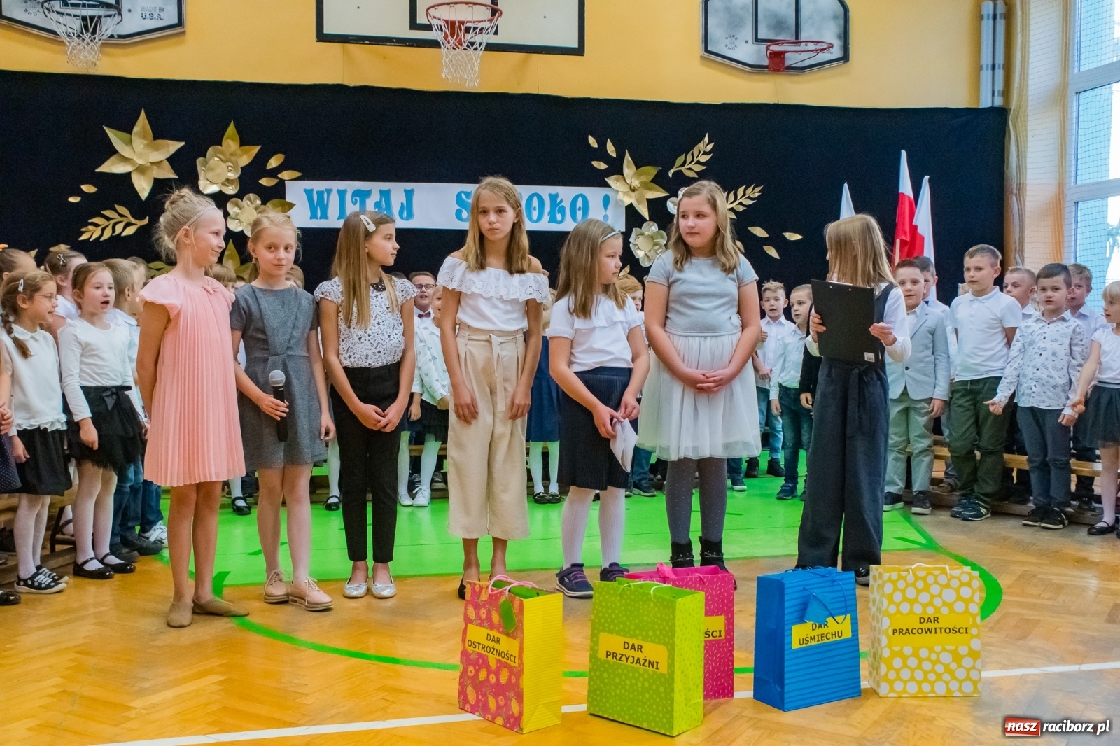 Zdjęcie w galerii na portalu naszraciborz.pl: Pierwszoklasiści dołączyli do grona uczniów SP 13 [FOTO i WIDEO] wiadomości z regionu