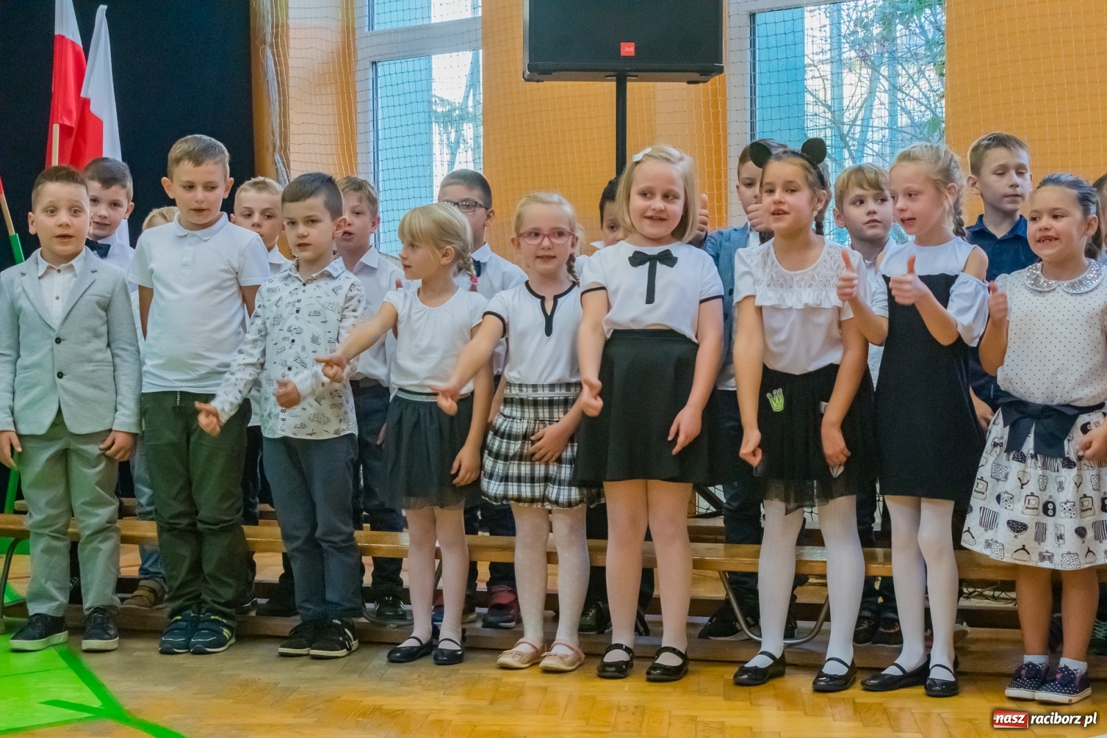 Zdjęcie w galerii na portalu naszraciborz.pl: Pierwszoklasiści dołączyli do grona uczniów SP 13 [FOTO i WIDEO] wiadomości z regionu
