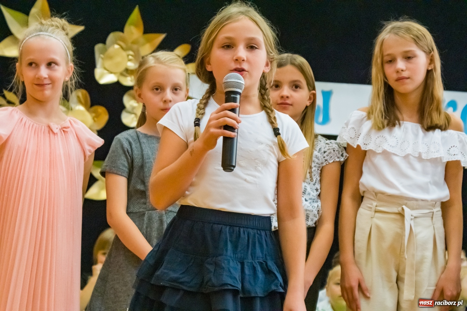 Zdjęcie w galerii na portalu naszraciborz.pl: Pierwszoklasiści dołączyli do grona uczniów SP 13 [FOTO i WIDEO] wiadomości z regionu