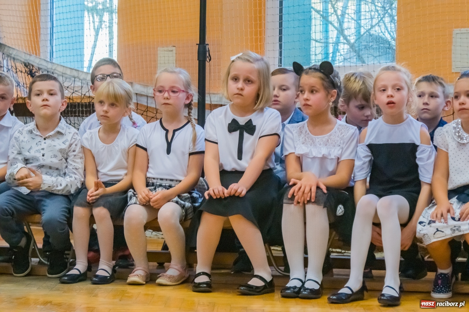 Zdjęcie w galerii na portalu naszraciborz.pl: Pierwszoklasiści dołączyli do grona uczniów SP 13 [FOTO i WIDEO] wiadomości z regionu