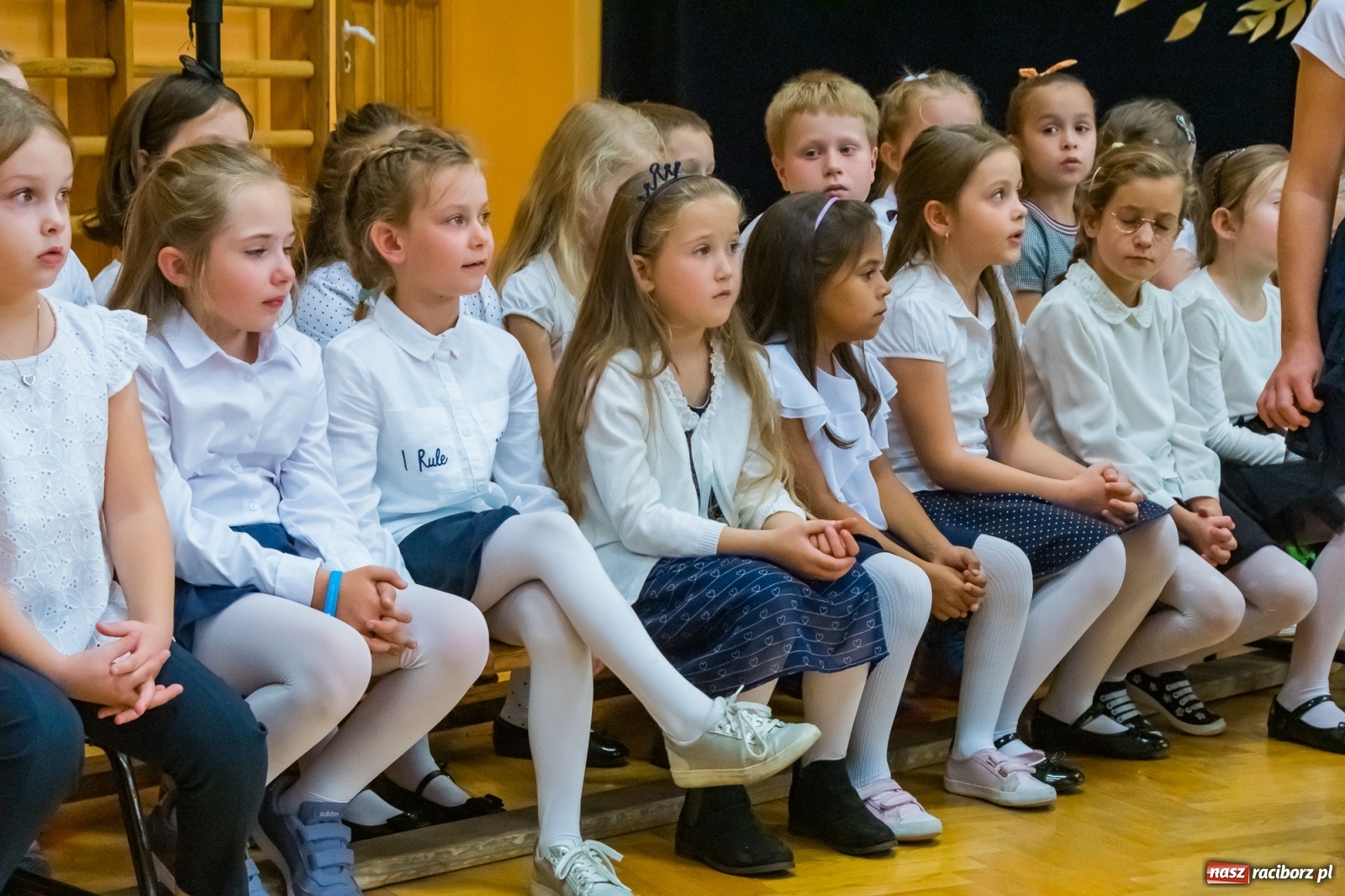 Zdjęcie w galerii na portalu naszraciborz.pl: Pierwszoklasiści dołączyli do grona uczniów SP 13 [FOTO i WIDEO] wiadomości z regionu