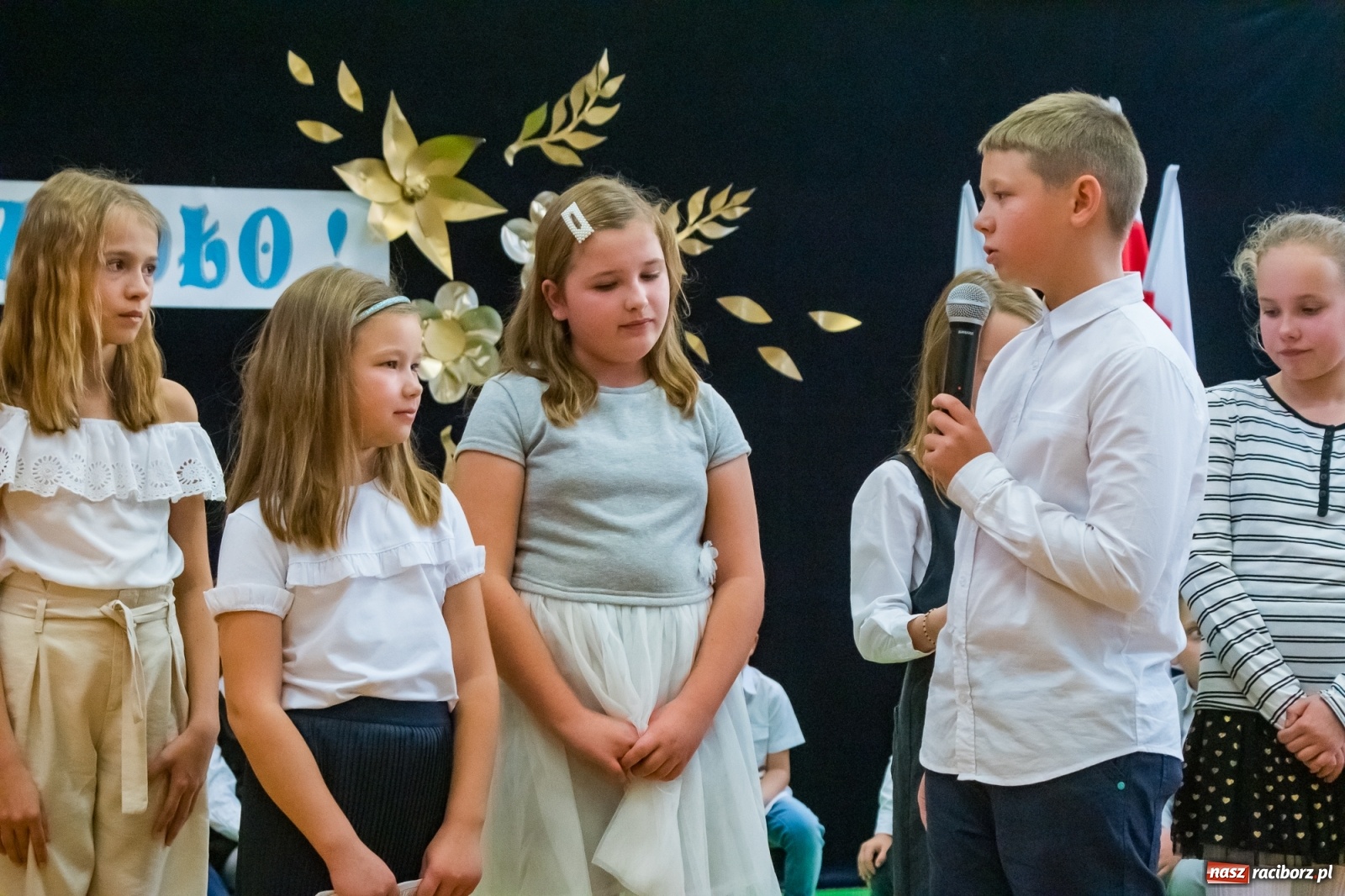 Zdjęcie w galerii na portalu naszraciborz.pl: Pierwszoklasiści dołączyli do grona uczniów SP 13 [FOTO i WIDEO] wiadomości z regionu