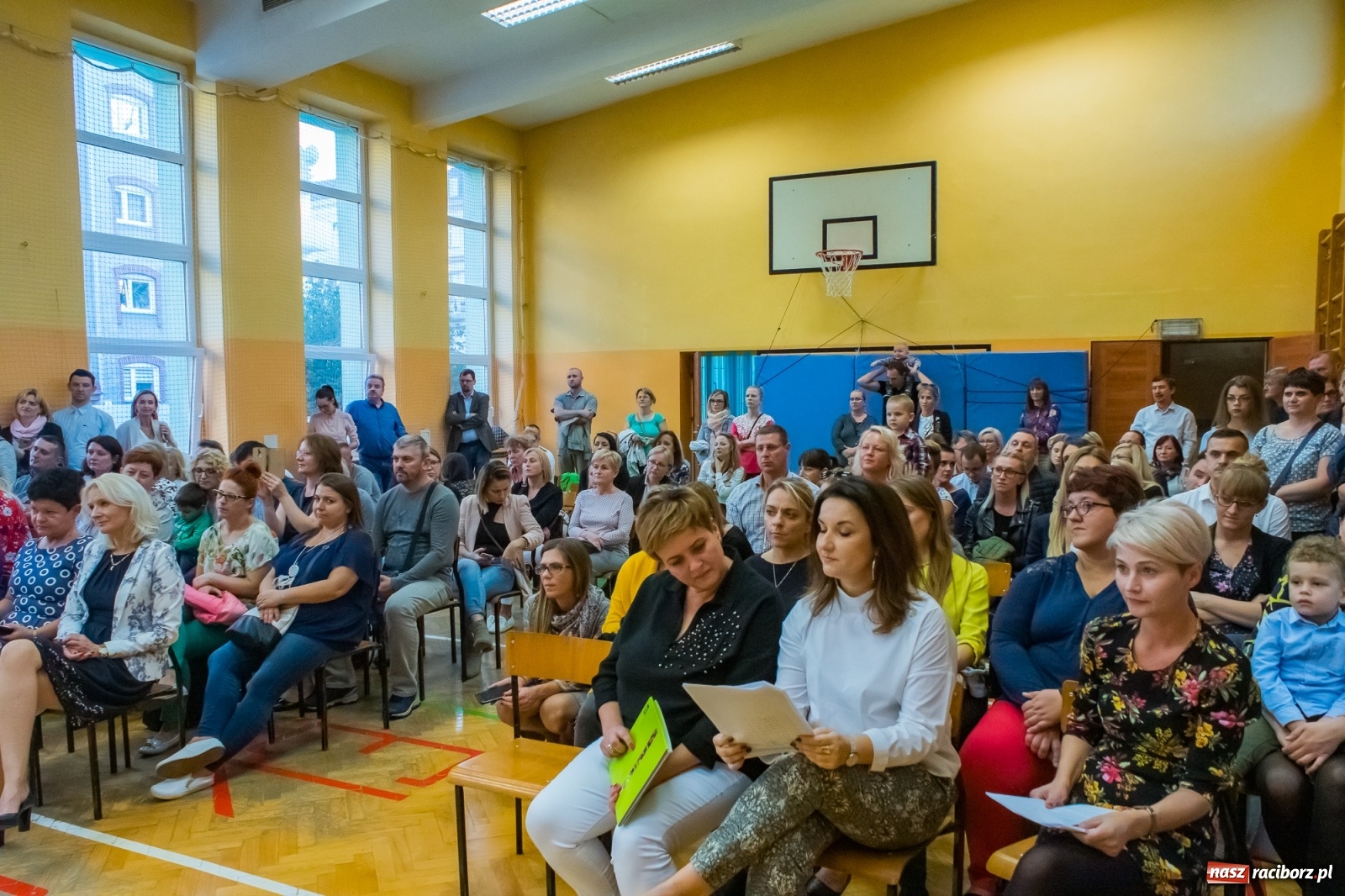 Zdjęcie w galerii na portalu naszraciborz.pl: Pierwszoklasiści dołączyli do grona uczniów SP 13 [FOTO i WIDEO] wiadomości z regionu