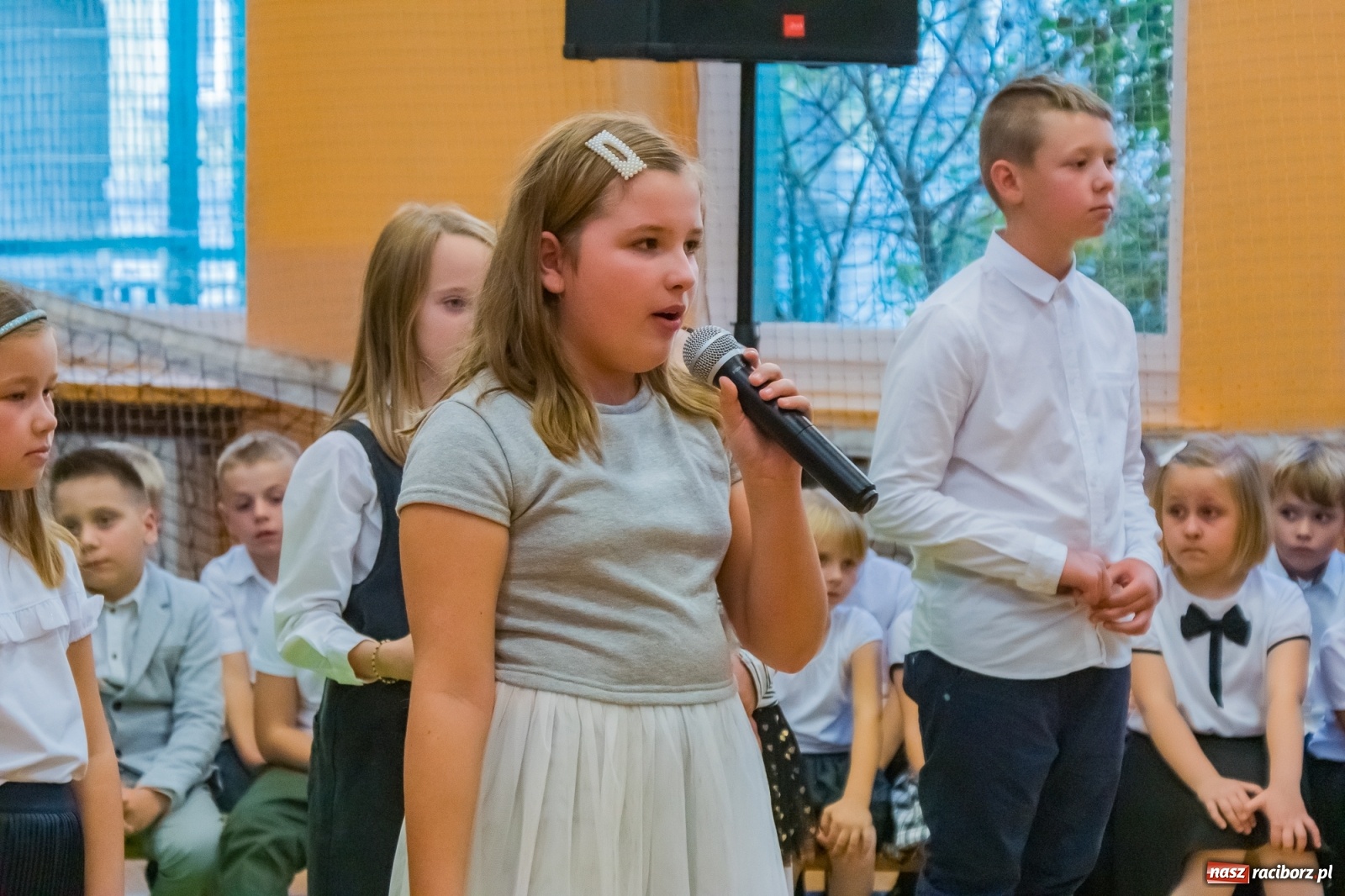 Zdjęcie w galerii na portalu naszraciborz.pl: Pierwszoklasiści dołączyli do grona uczniów SP 13 [FOTO i WIDEO] wiadomości z regionu