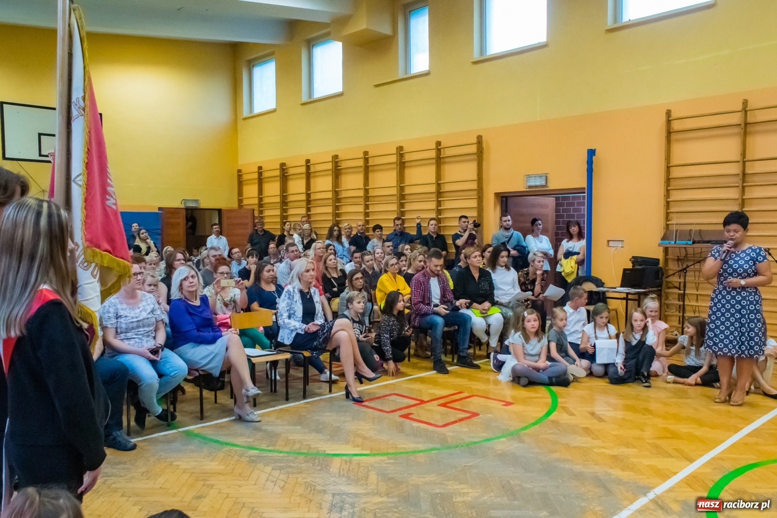 Zdjęcie w galerii na portalu naszraciborz.pl: Pierwszoklasiści dołączyli do grona uczniów SP 13 [FOTO i WIDEO] wiadomości z regionu