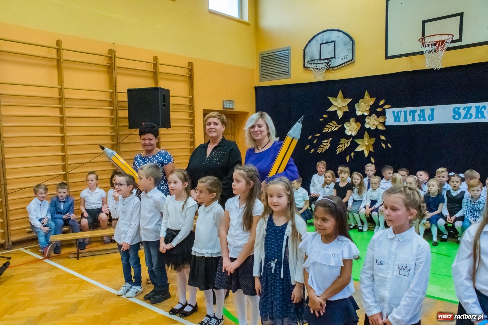 Zdjęcie w galerii na portalu naszraciborz.pl: Pierwszoklasiści dołączyli do grona uczniów SP 13 [FOTO i WIDEO] wiadomości z regionu